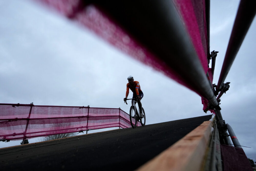 a che ora la coppa del mondo di ciclocross oggi namur 2025 programma tv streaming da Oasport.it a che ora la coppa del mondo di ciclocross oggi namur 2025 programma tv streaming