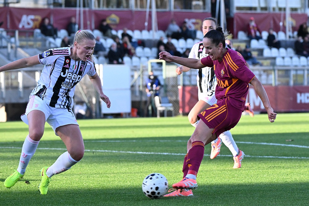 Calcio femminile, pari tra Roma e Juventus. Milan a segno contro il Napoli nell’8° turno di Serie A Calcio femminile, pari tra Roma e Juventus. Milan a segno contro il Napoli nell’8° turno di Serie A