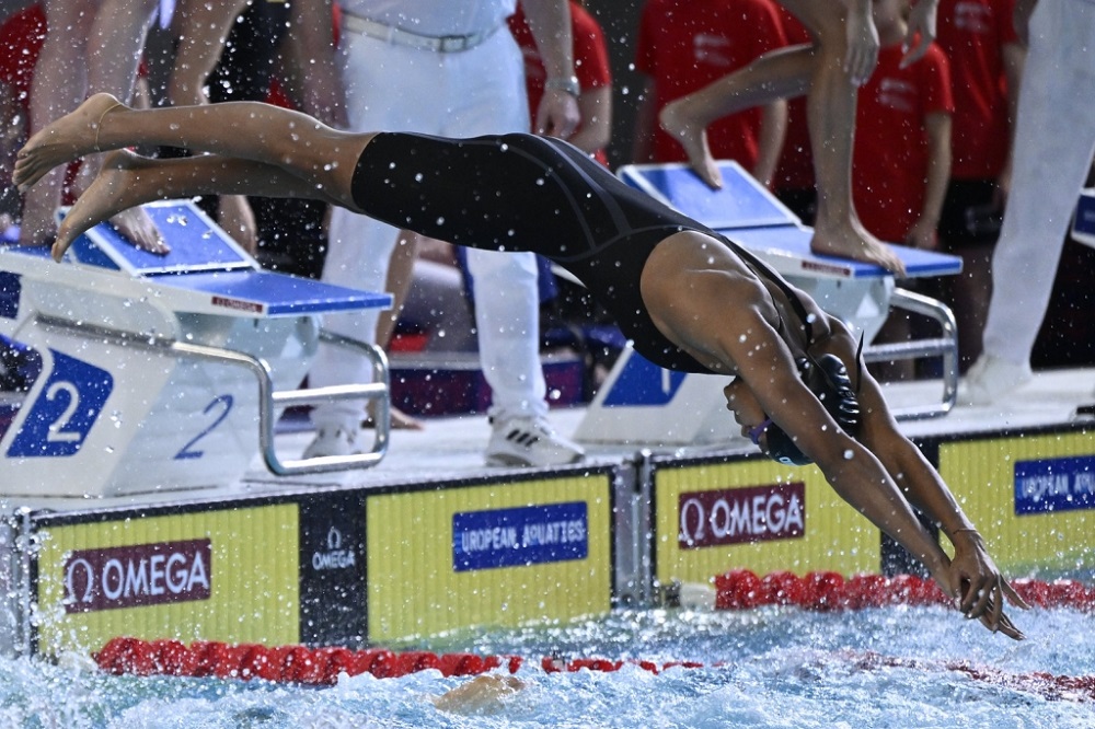 Padroni delle staffette! Italia da urlo nella 4×50 sl mista: oro e record del mondo!