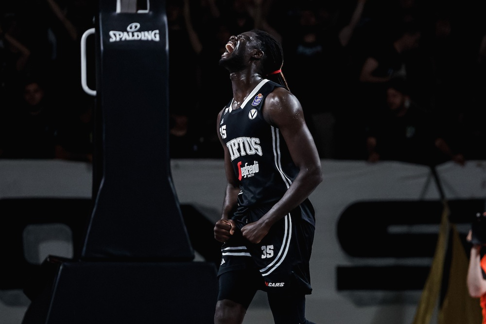 Basket, la Virtus Bologna piega Tortona e torna in vetta. Colpo di Varese a Cremona