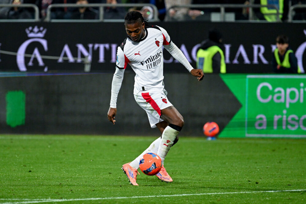 Il Milan passa a Cagliari nell’anticipo e si prende la leadership provvisoria della Serie A