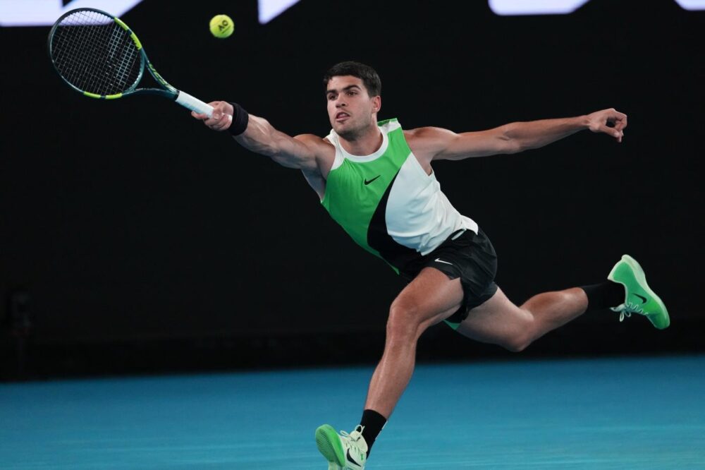 Australian Open 2026, Carlos Alcaraz regola Yannick Hanfmann e vola in scioltezza ai sedicesimi
