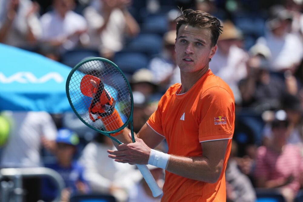 novak djokovic fortunato gi224 ai quarti di finale senza giocare si ritira mensik da Oasport.it novak djokovic fortunato gi224 ai quarti di finale senza giocare si ritira mensik