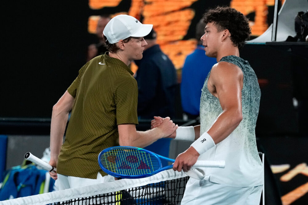 Jannik Sinner pensa alla semifinale con Djokovic: “Questi sono i momenti per i quali ti alleni” Jannik Sinner pensa alla semifinale con Djokovic: “Questi sono i momenti per i quali ti alleni”