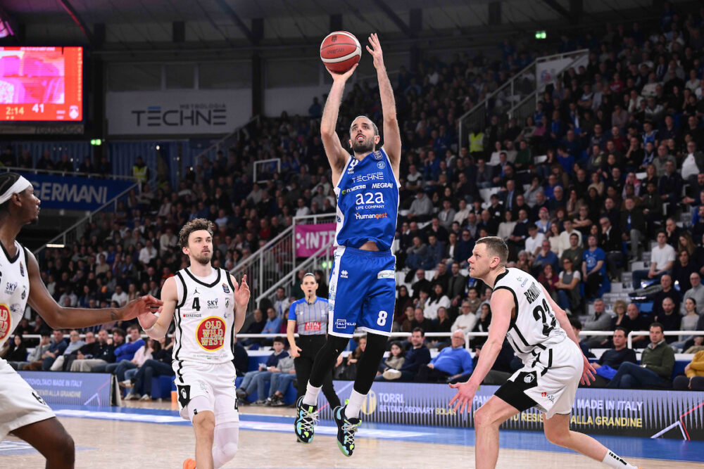 Basket, colpi esterni di Trento e Cantù in Serie A. Brescia piega la resistenza di Udine sulla sirena finale Basket, colpi esterni di Trento e Cantù in Serie A. Brescia piega la resistenza di Udine sulla sirena finale