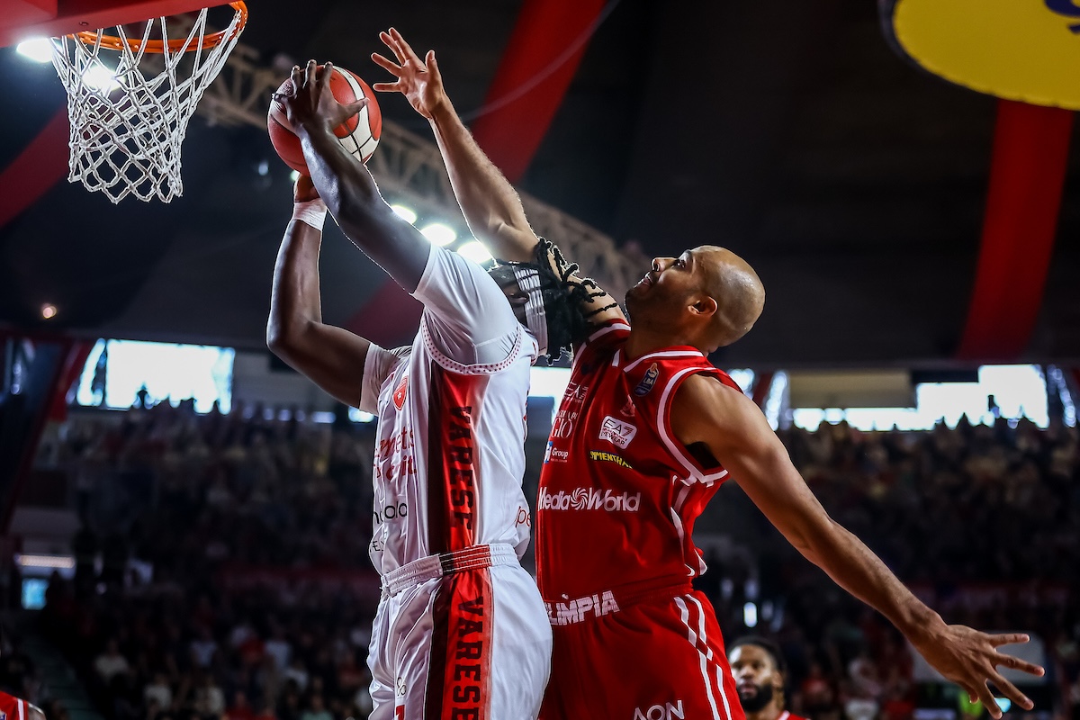 Basket, Serie A: derby Milano Varese e scontro salvezza tra Reggiana e Cantù Basket, Serie A: derby Milano Varese e scontro salvezza tra Reggiana e Cantù