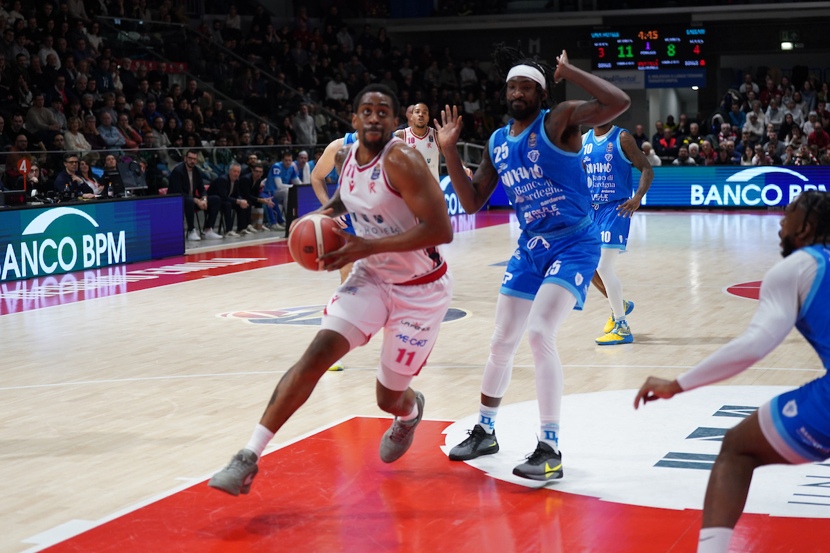 Basket, vittoria casalinga di Reggio Emilia su Sassari in Serie A Basket, vittoria casalinga di Reggio Emilia su Sassari in Serie A
