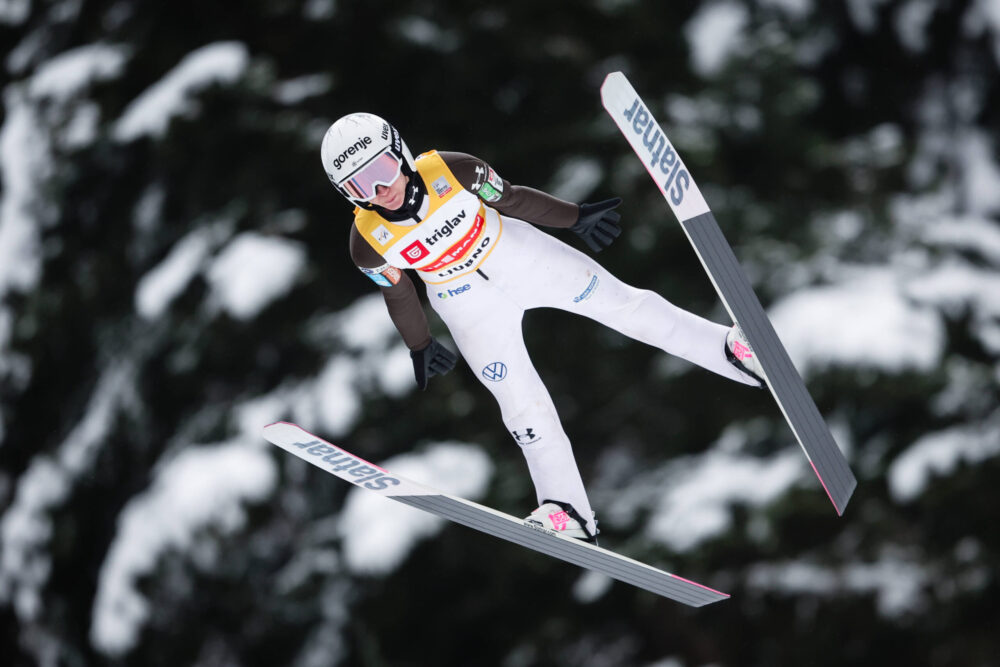 Salto con gli sci: Nika Prevc concede il bis a Ljubno, Eder scalzata. Rimonta Sieff