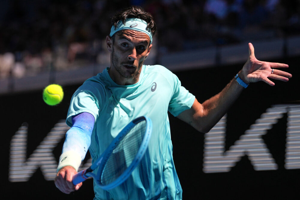 Lorenzo Musetti supera la prova di maturità a Melbourne, Darderi in una nuova dimensione Lorenzo Musetti supera la prova di maturità a Melbourne, Darderi in una nuova dimensione