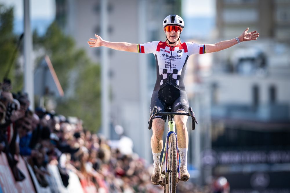 Ciclocross, Brand si conferma imbattibile e vince i Mondiali. Casasola ritirata Ciclocross, Brand si conferma imbattibile e vince i Mondiali. Casasola ritirata