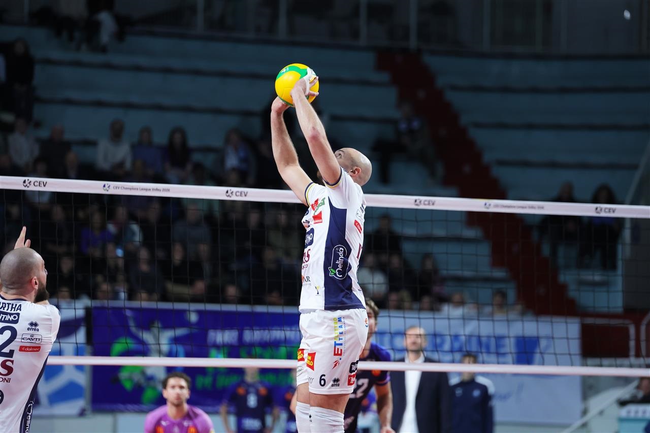 Trento non finisce mai! Senza Michieletto batte 3 2 Tours e avanza in Champions. 40 punti di Faure