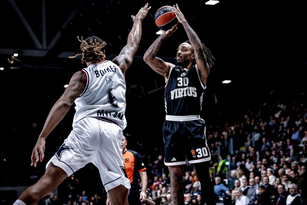 Basket, la Virtus Bologna vince il derby di Eurolega. Morgan ed Alston Jr. piegano l’Olimpia
