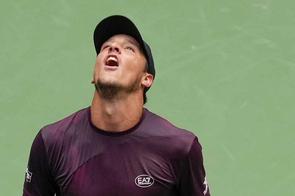 Darderi più forte del dolore! Soffre, sta male, ma batte Garin in tre tiratissimi set