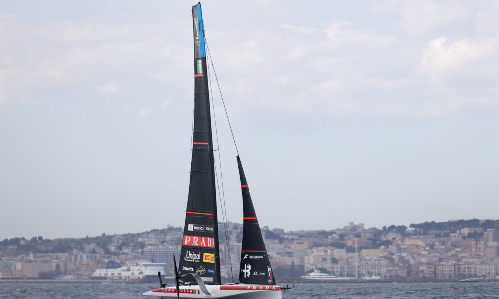 Luna Rossa AC40