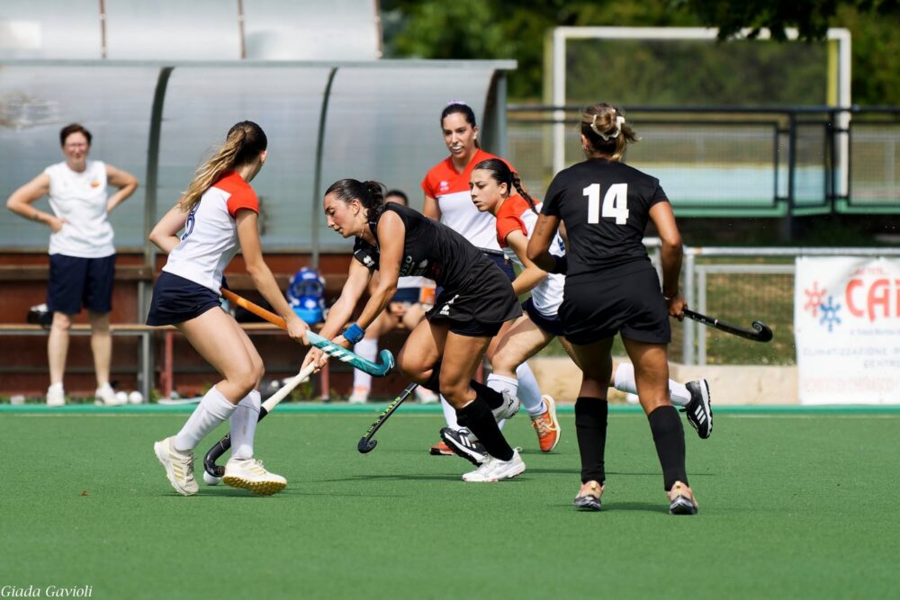 hockey prato l8217uh capitolina festeggia la salvezza goleada finale per160 l8217sg amsicora da Oasport.it hockey prato l8217uh capitolina festeggia la salvezza goleada finale per160 l8217sg amsicora