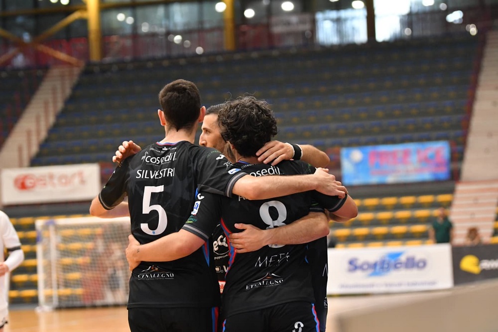 calcio a 5 meta catania travolgente e in semifinale nei playoff sar224 gara 3 tra napoli e sala consilina da Oasport.it calcio a 5 meta catania travolgente e in semifinale nei playoff sar224 gara 3 tra napoli e sala consilina
