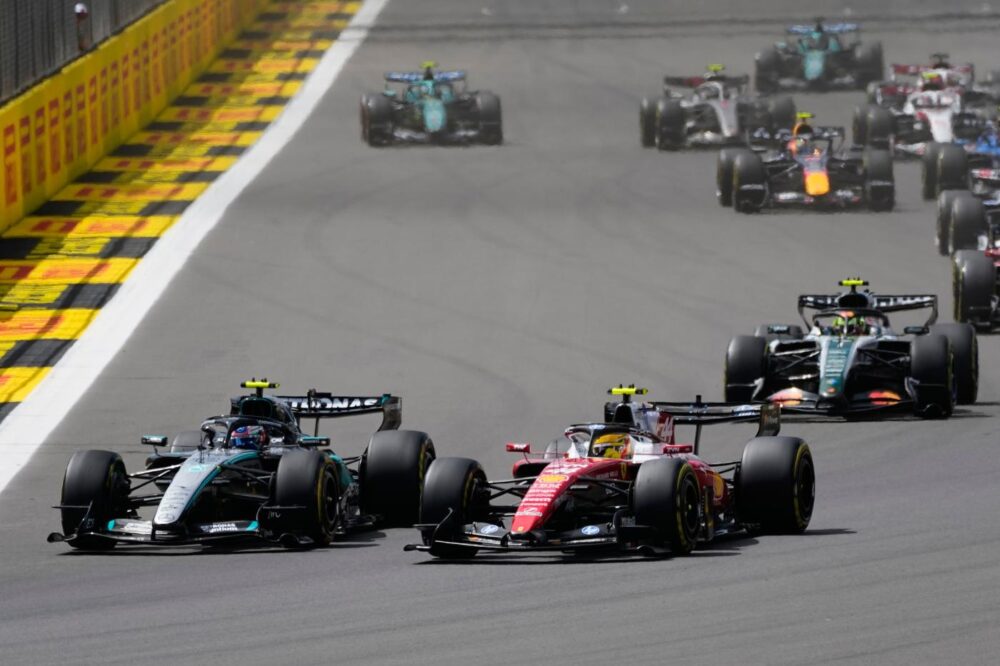 Kimi Antonelli e Lewis Hamilton