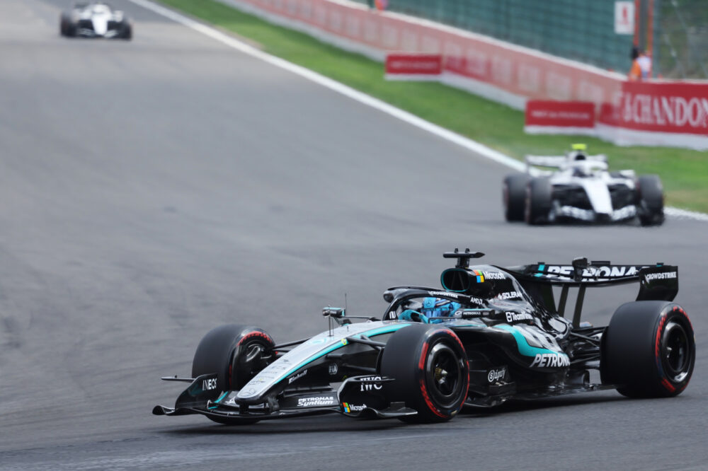 incidente tra russell e hamilton a spa penalizzato il pilota della ferrari da Oasport.it incidente tra russell e hamilton a spa penalizzato il pilota della ferrari