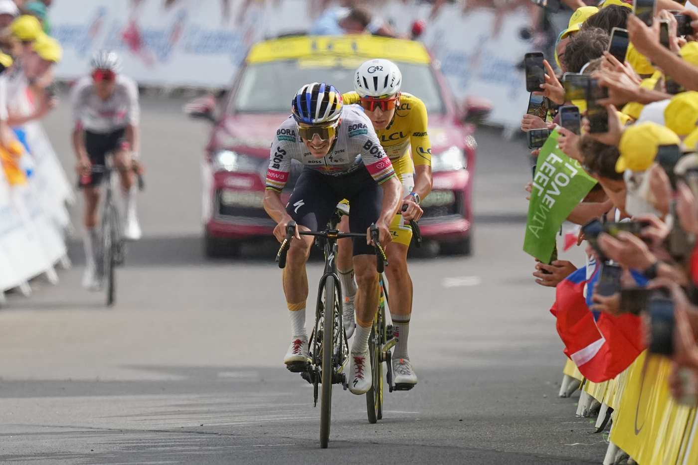 pagelle tour de france 2026 evenepoel beffa la coppia uae in difficolt224 ayuso da Oasport.it pagelle tour de france 2026 evenepoel beffa la coppia uae in difficolt224 ayuso