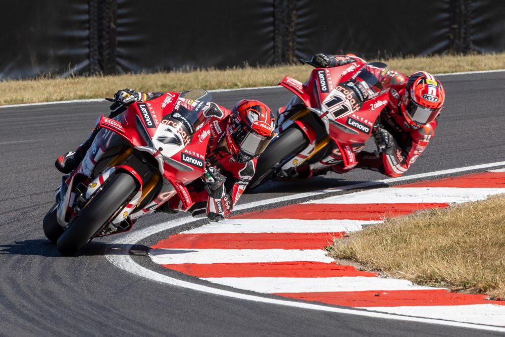 live superbike gp gran bretagna 2026 in diretta bulega punta al bingo tra superpole race e gara 2 da Oasport.it live superbike gp gran bretagna 2026 in diretta bulega punta al bingo tra superpole race e gara 2
