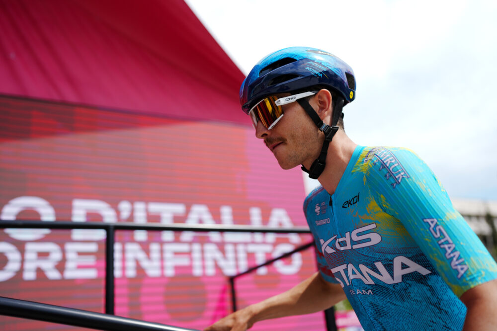 scaroni sorpresi dalla fuga di van aert alla fine 232 diventata una corsa a eliminazione da Oasport.it scaroni sorpresi dalla fuga di van aert alla fine 232 diventata una corsa a eliminazione