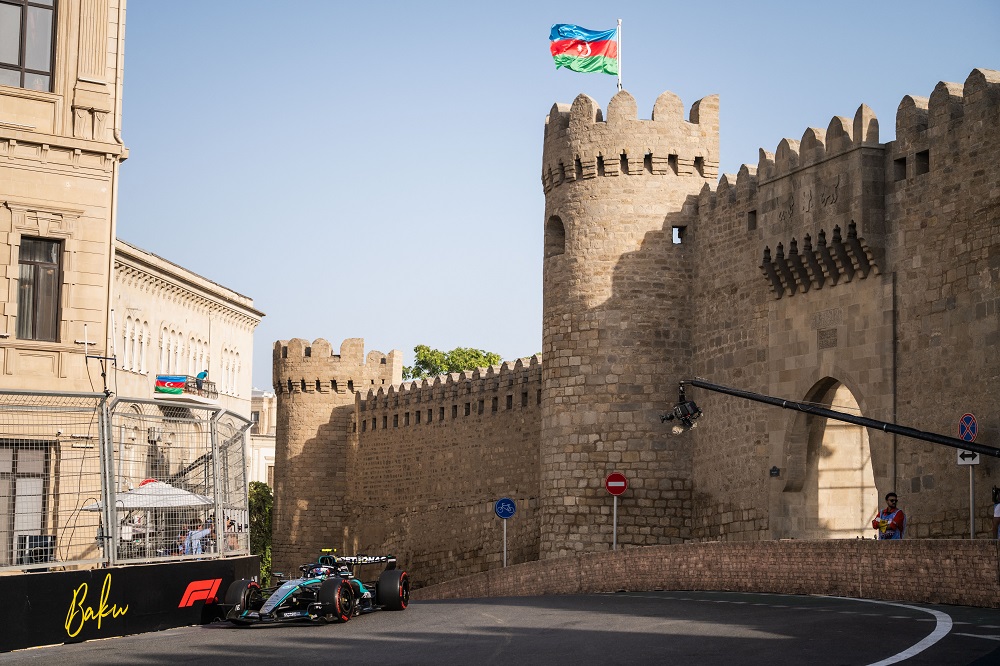 live f1 gp azerbaijan 2026 in diretta fp3 e qualifiche antonelli sfida russell per la pole ferrari in cerca di risposte da Oasport.it live f1 gp azerbaijan 2026 in diretta fp3 e qualifiche antonelli sfida russell per la pole ferrari in cerca di risposte