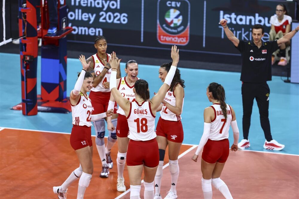 la turchia infligge una lezione alla serbia terzic ammutolito dopo le chiacchiere santarelli in finale agli europei vargas show da Oasport.it la turchia infligge una lezione alla serbia terzic ammutolito dopo le chiacchiere santarelli in finale agli europei vargas show