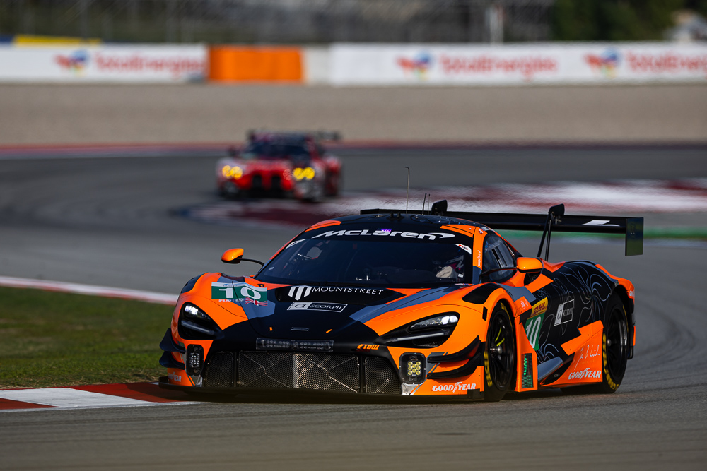 #10 McLaren Garage 59