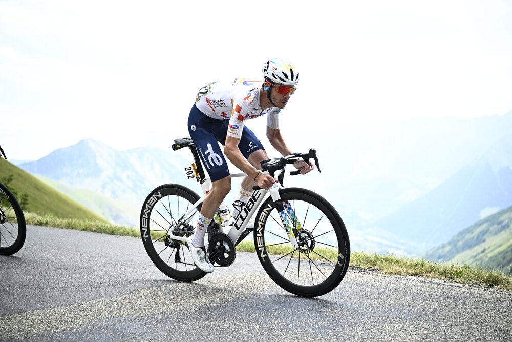 nicolas breuillard vince in fuga al tour de langkawi affermazione in salita jasch controlla da Oasport.it nicolas breuillard vince in fuga al tour de langkawi affermazione in salita jasch controlla