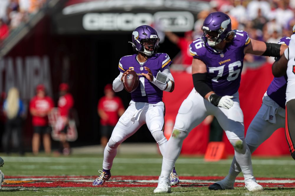 NFL Week 7: Minnesota Vikings Only Undefeated Team as Chiefs and 49ers Fall
