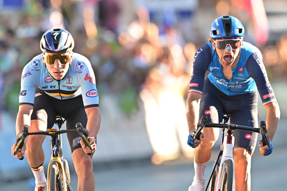 evenepoel vs ciccone il photo finish copertone decisivo di quanti cm ha vinto gli europei la foto risolutiva da Oasport.it evenepoel vs ciccone il photo finish copertone decisivo di quanti cm ha vinto gli europei la foto risolutiva