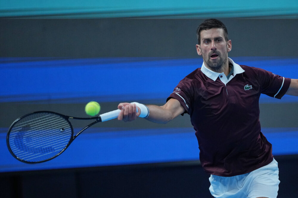 djokovic doma medvedev e vola in finale a pechino il russo squalificato per una pallata a un tifoso nel finale da Oasport.it djokovic doma medvedev e vola in finale a pechino il russo squalificato per una pallata a un tifoso nel finale